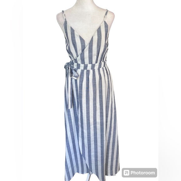 Listicle NEW Stipe Down Blue and white Wrap Maxi Dress Linen Style Size Small - Picture 6 of 12